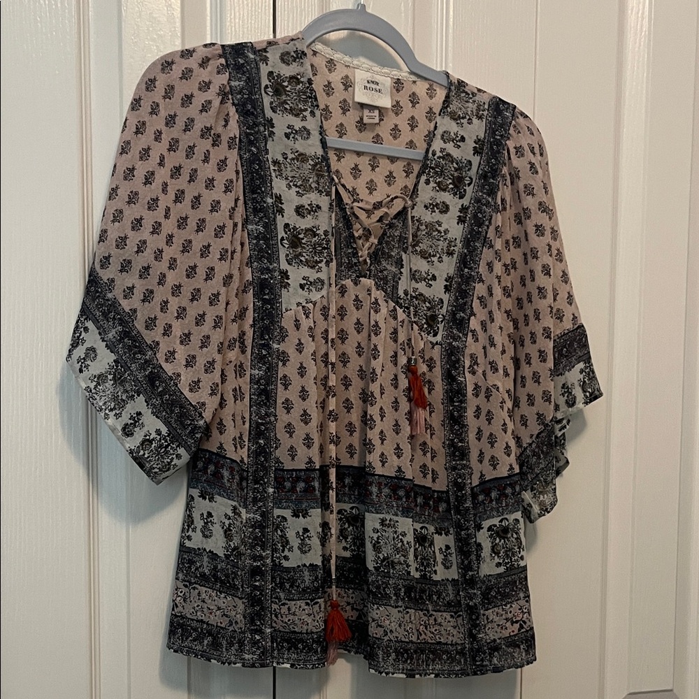 Knox Rose. Boho top with tassels. Size XS.
